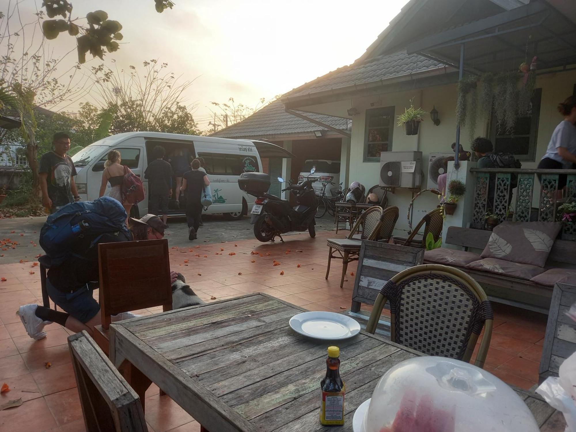 Plus Hostel Ayutthaya Exterior foto